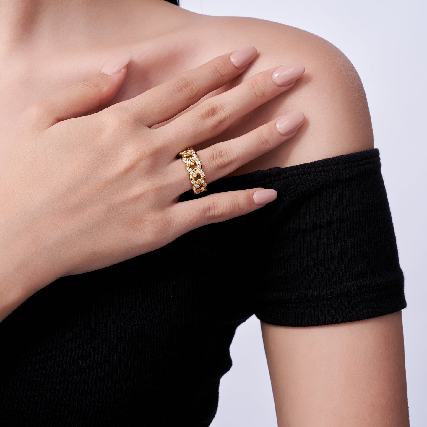 Engraved With Top-quality Moissanite, This Luxurious And Fashionable Minimalist Jewelry Set Features Silver Pieces Electroplated With Gold.