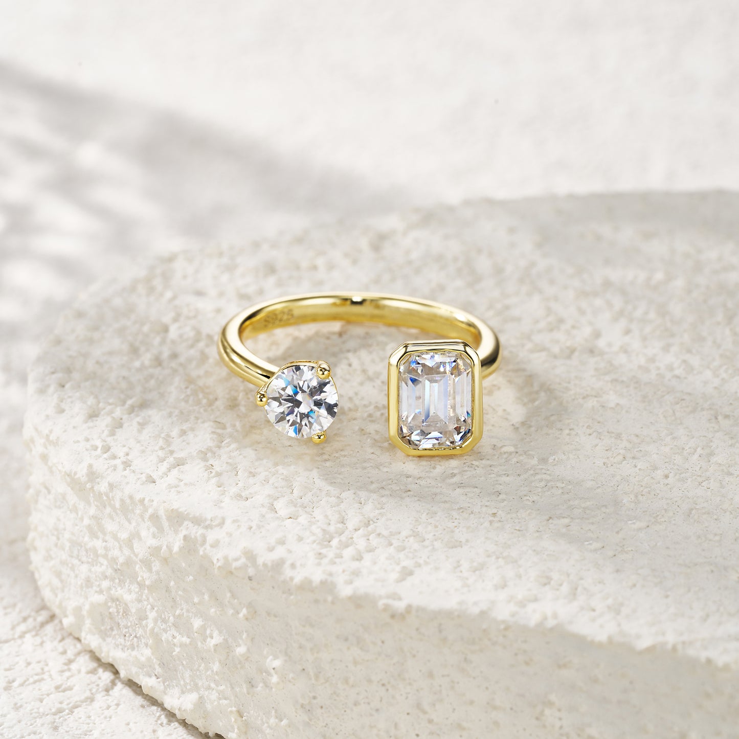 Engraved With Top-quality Moissanite, This Luxurious And Fashionable Minimalist Jewelry Set Features Silver Pieces Electroplated With Gold.