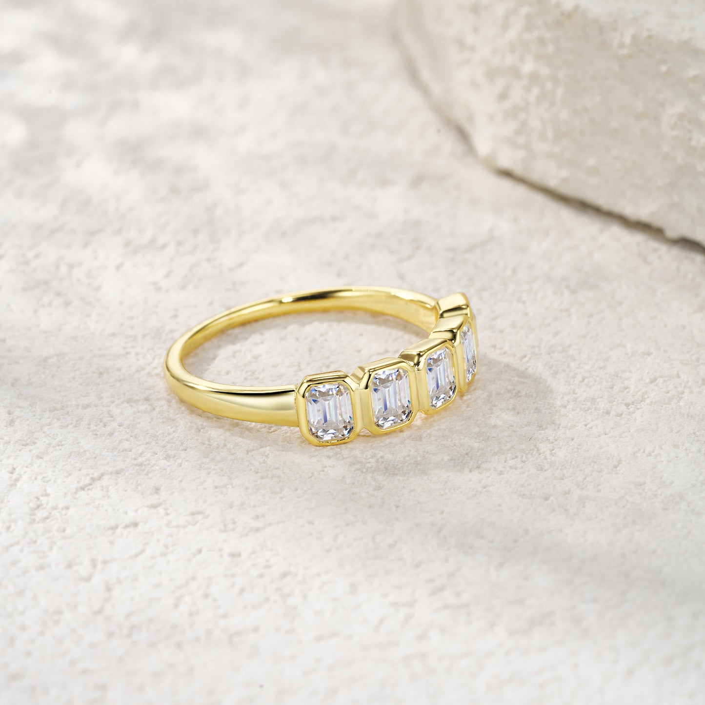 Engraved With Top-quality Moissanite, This Luxurious And Fashionable Minimalist Jewelry Set Features Silver Pieces Electroplated With Gold.