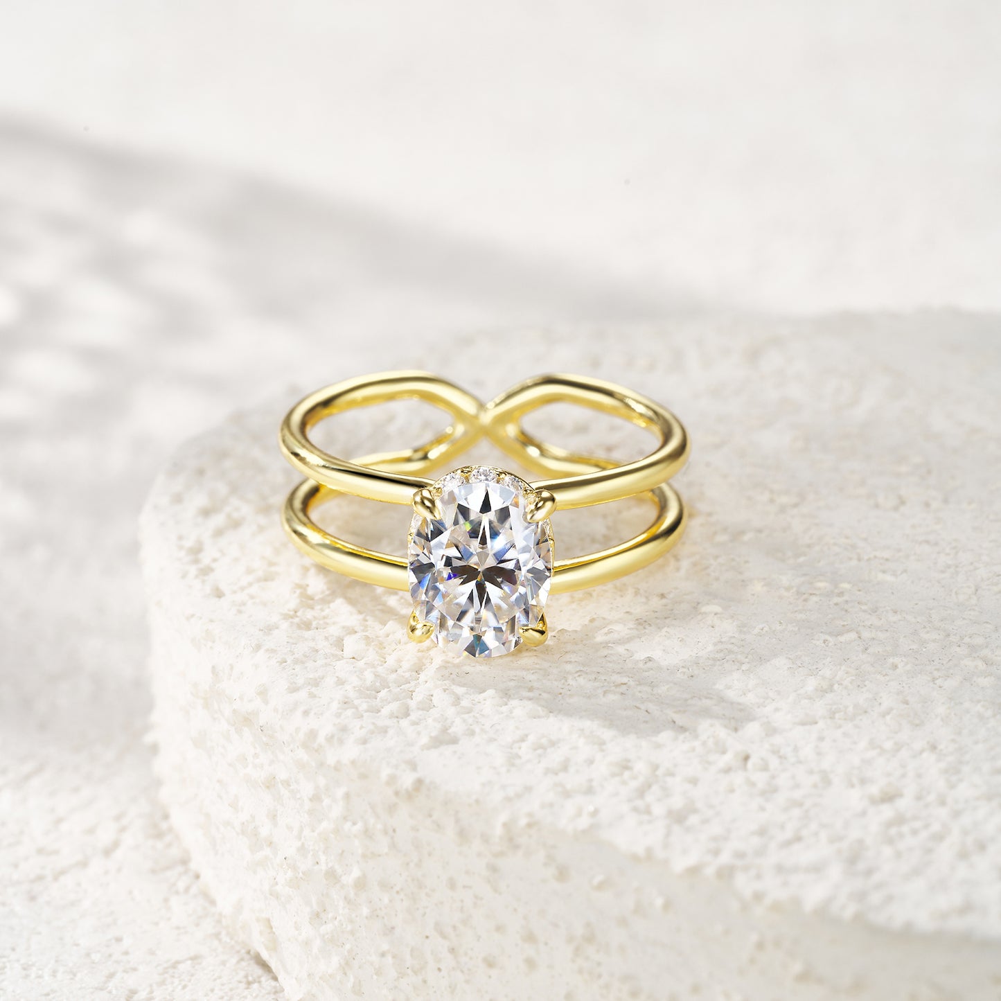 Engraved With Top-quality Moissanite, This Luxurious And Fashionable Minimalist Jewelry Set Features Silver Pieces Electroplated With Gold.