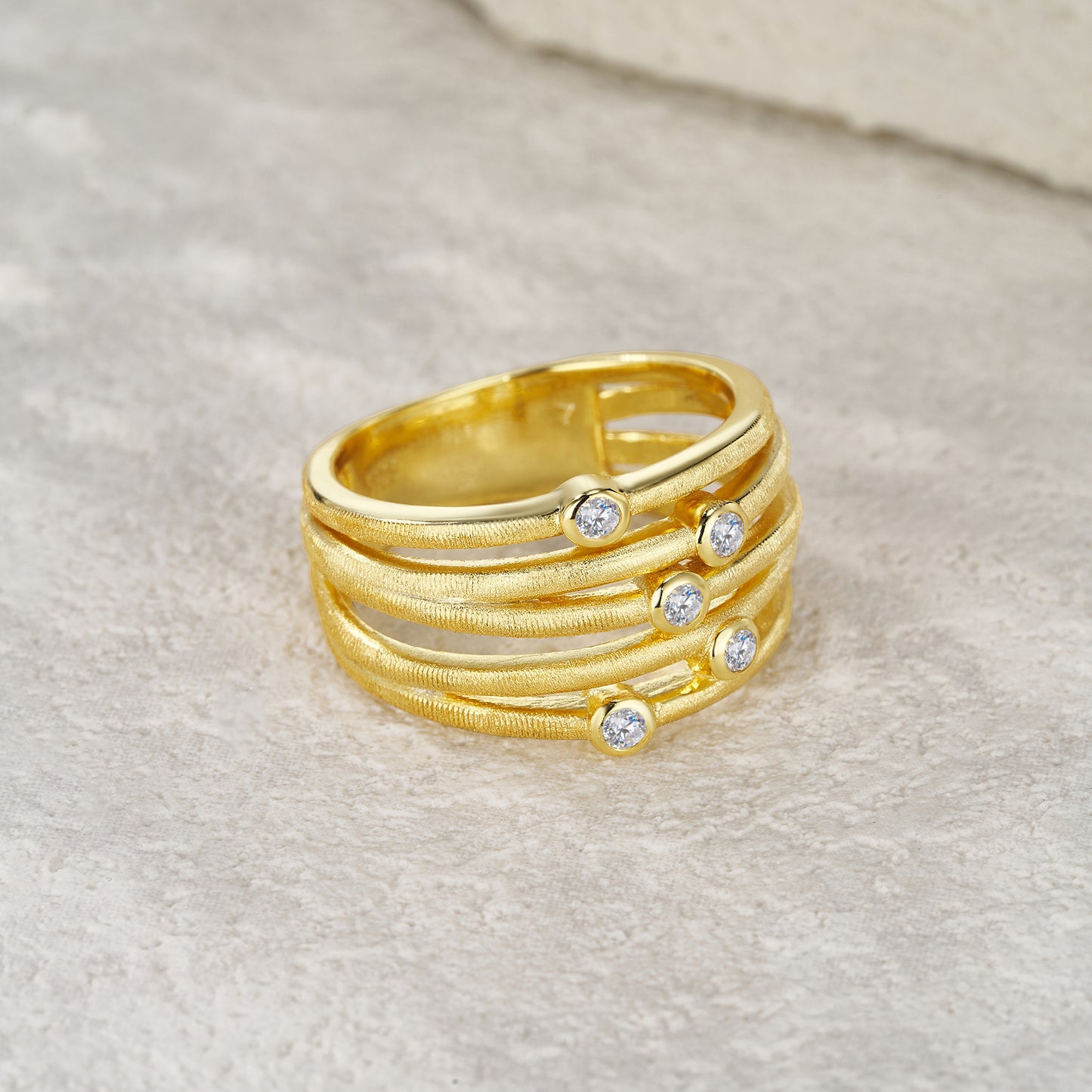 Engraved With Top-quality Moissanite, This Luxurious And Fashionable Minimalist Jewelry Set Features Silver Pieces Electroplated With Gold.