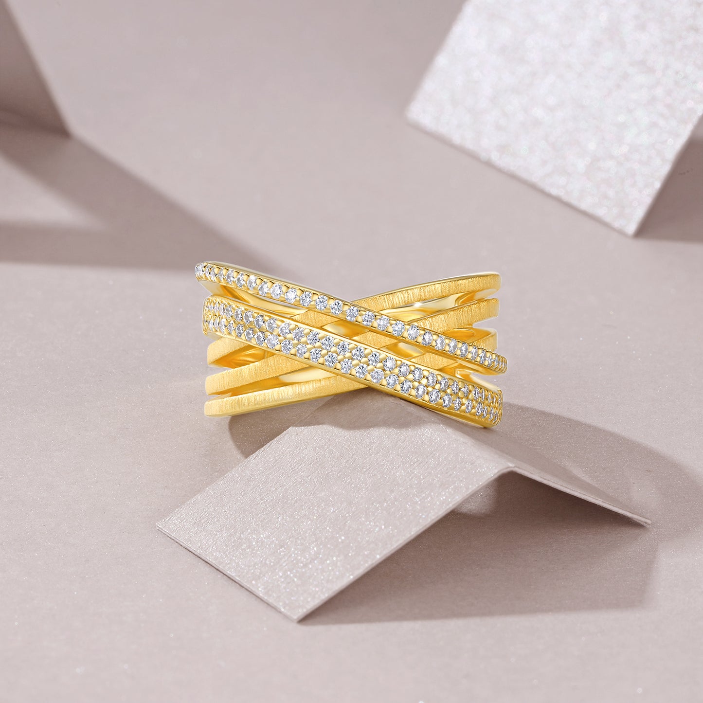 Engraved With Top-quality Moissanite, This Luxurious And Fashionable Minimalist Jewelry Set Features Silver Pieces Electroplated With Gold.