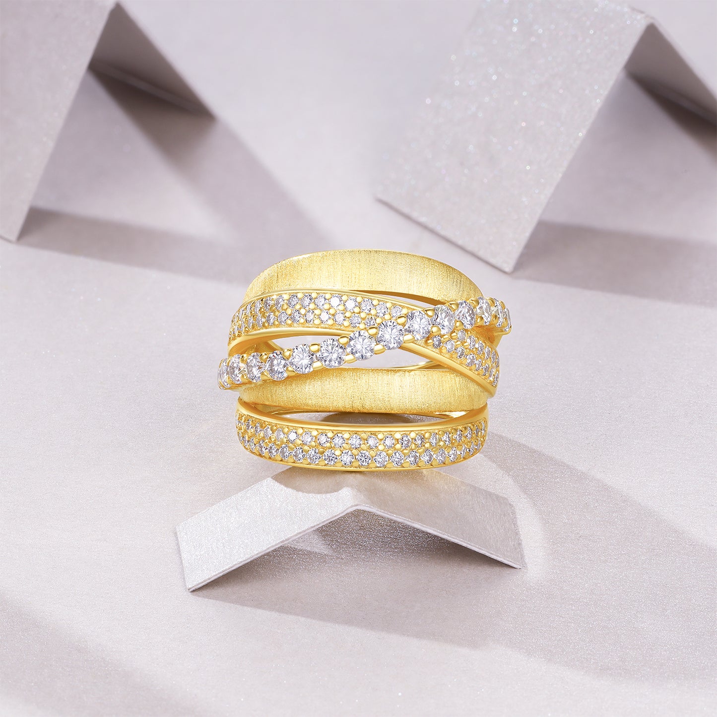Engraved With Top-quality Moissanite, This Luxurious And Fashionable Minimalist Jewelry Set Features Silver Pieces Electroplated With Gold.