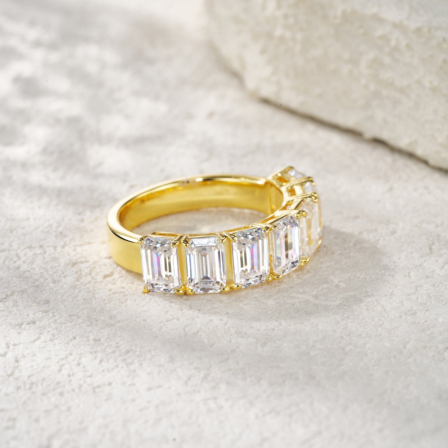 Engraved With Top-quality Moissanite, This Luxurious And Fashionable Minimalist Jewelry Set Features Silver Pieces Electroplated With Gold.
