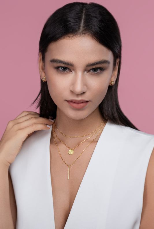 Engraved With Top-quality Moissanite, This Luxurious And Fashionable Minimalist Jewelry Consists Of A Silver Pendant Necklace, A Collar Chain, And S925 Silver Electroplated With Gold.