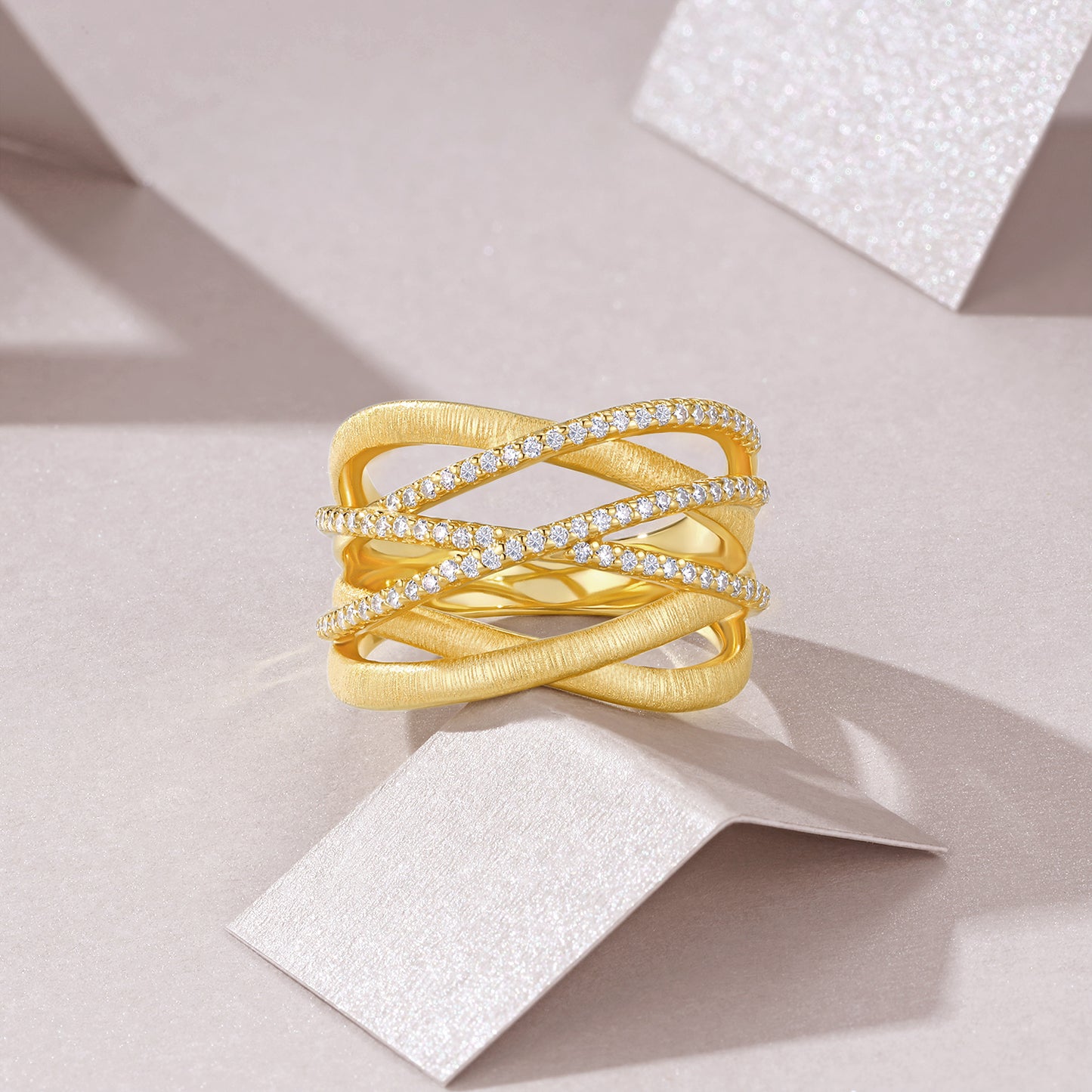 Engraved With Top-quality Moissanite, This Luxurious And Fashionable Minimalist Jewelry Set Features Silver Pieces Electroplated With Gold.