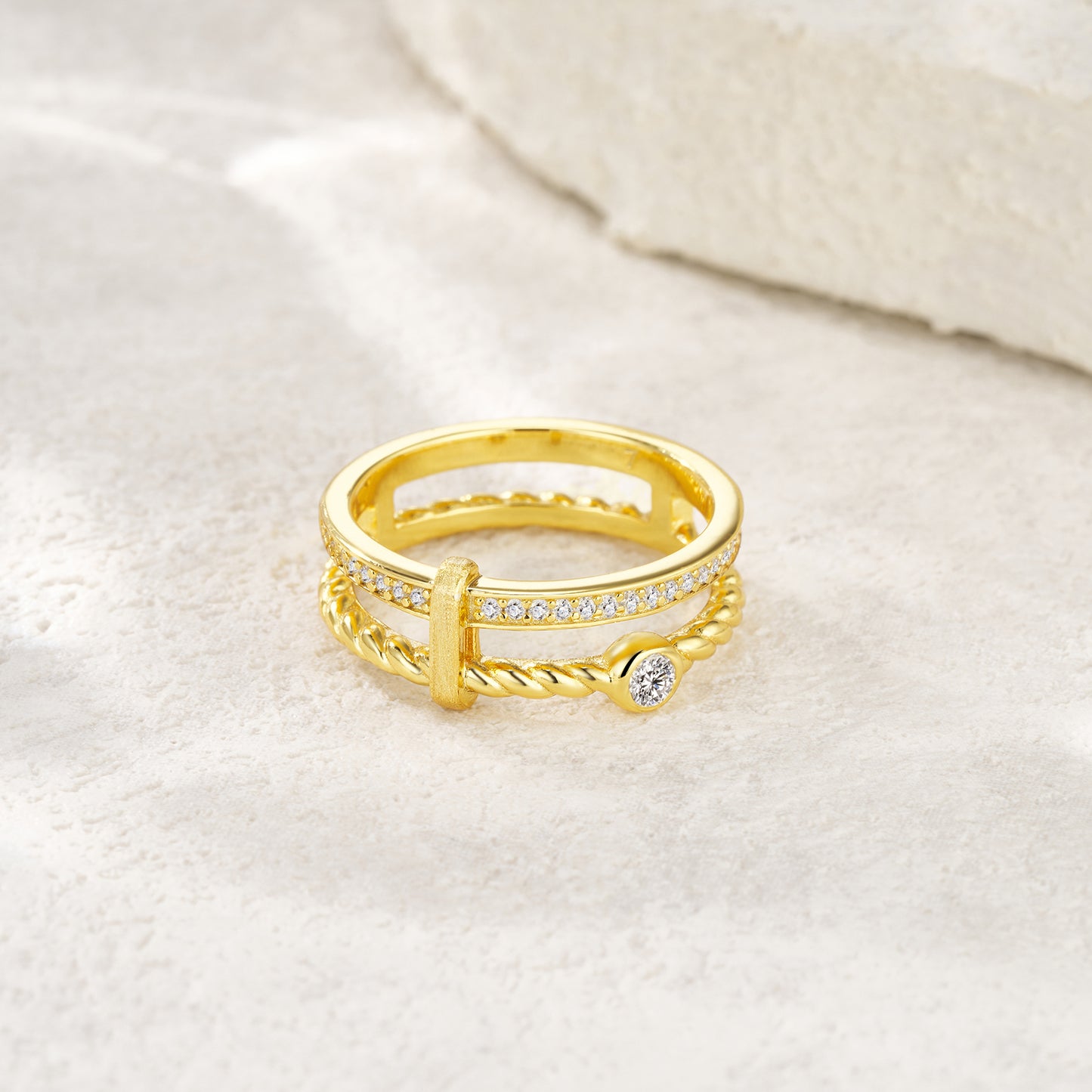 Engraved With Top-quality Moissanite, This Luxurious And Fashionable Minimalist Jewelry Set Features Silver Pieces Electroplated With Gold.