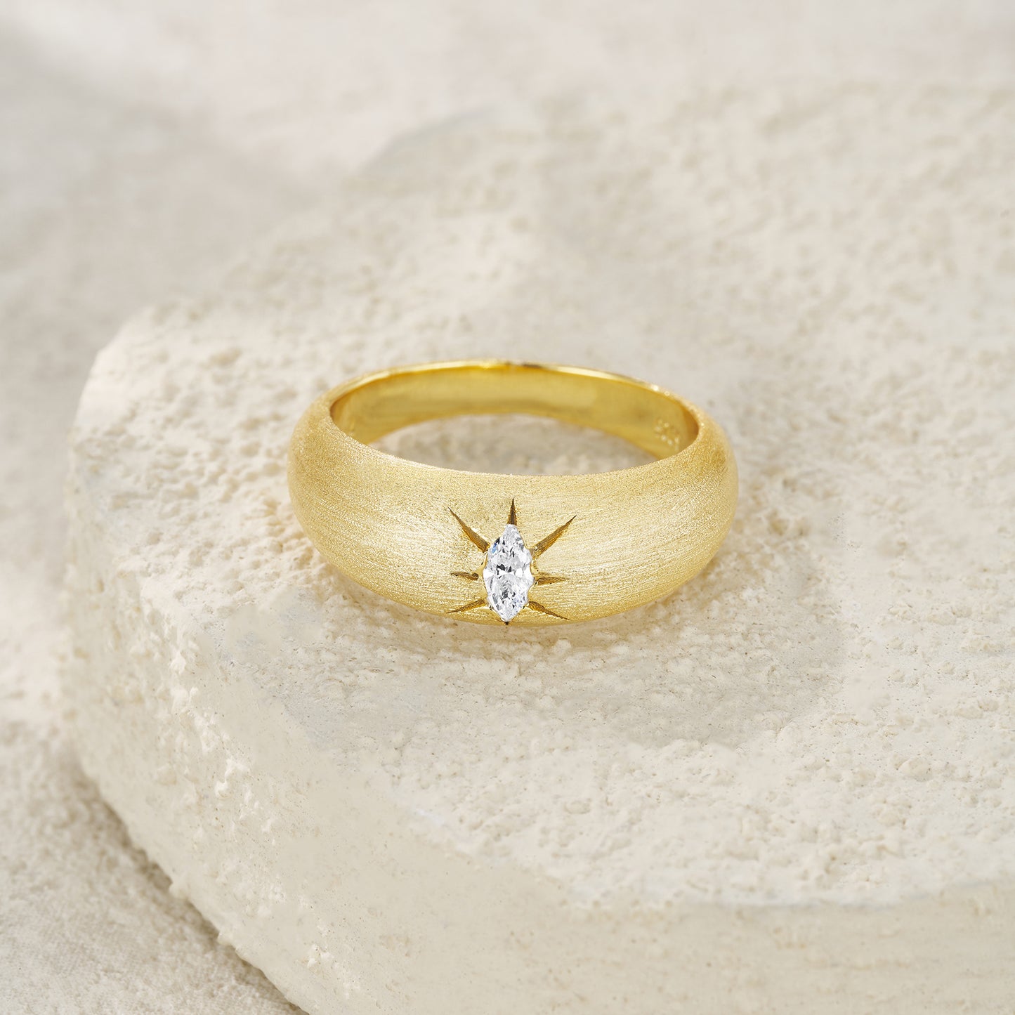 Eight-Finger Radiance - Engraved With Top Quality Morganite Luxury Fashion Minimalist Trendy Jewelry Silver Ring S925 Silver Electroplated With Gold