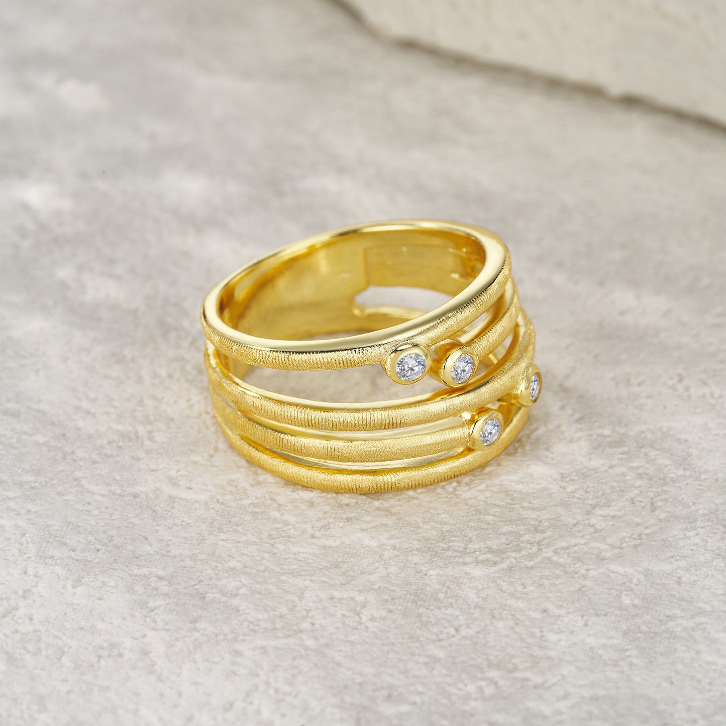 Engraved With Top-quality Moissanite, This Luxurious And Fashionable Minimalist Jewelry Set Features Silver Pieces Electroplated With Gold.