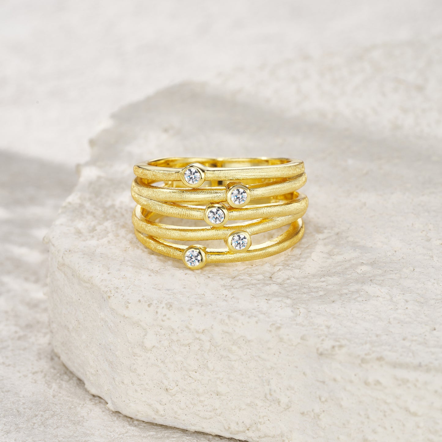 Engraved With Top-quality Moissanite, This Luxurious And Fashionable Minimalist Jewelry Set Features Silver Pieces Electroplated With Gold.