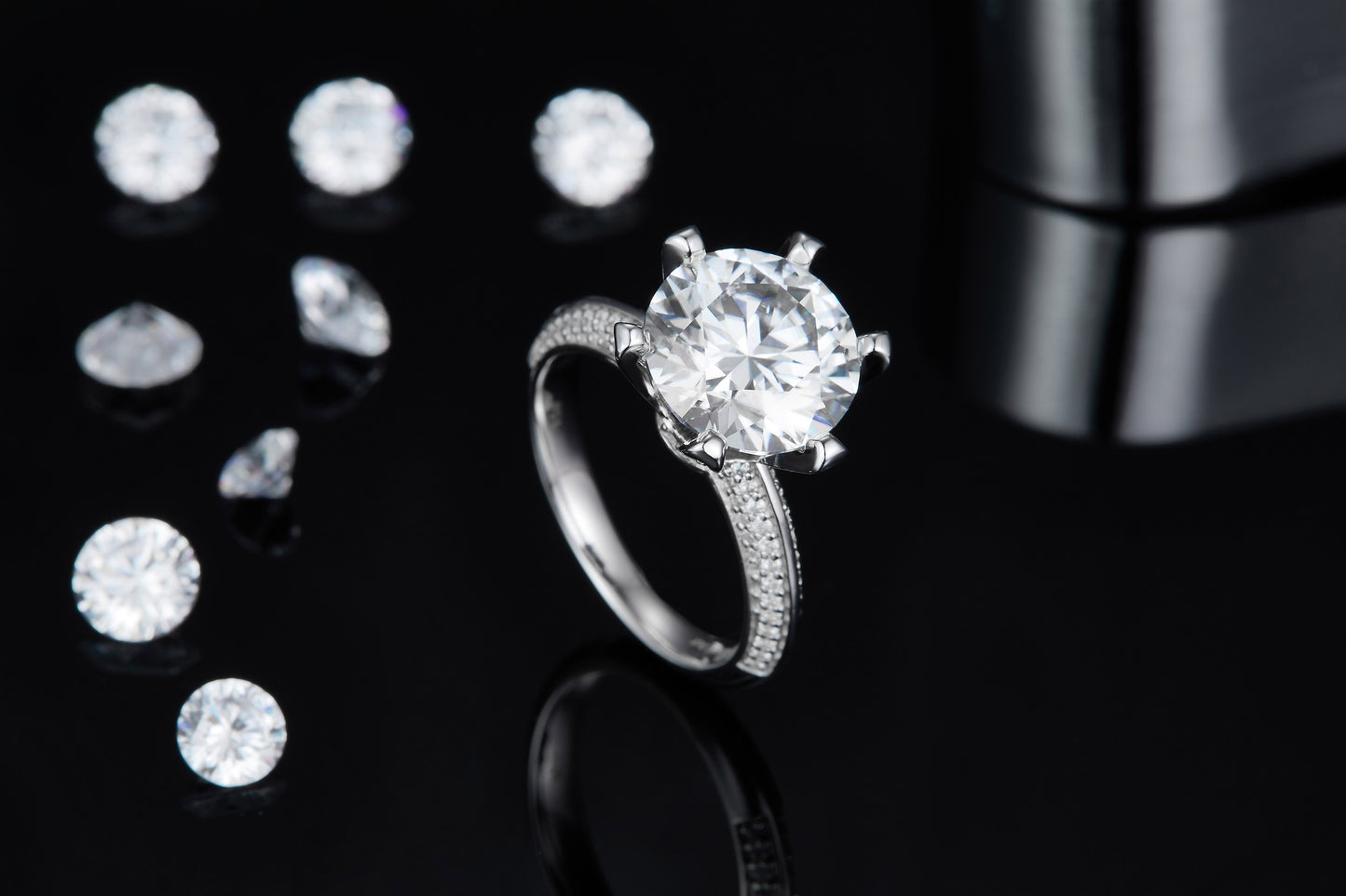 A 5-carat Luxury And Fashionable Light Luxury Jewelry Silver Ring Set With Top-quality Moissanite, S925 Silver Plated With Platinum