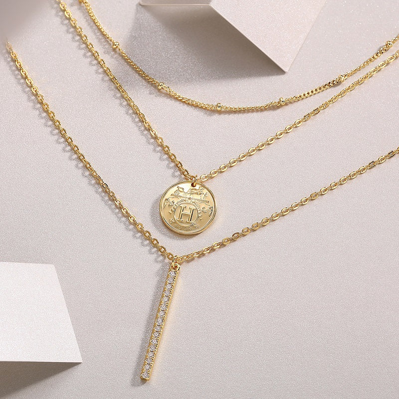 Engraved With Top-quality Moissanite, This Luxurious And Fashionable Minimalist Jewelry Consists Of A Silver Pendant Necklace, A Collar Chain, And S925 Silver Electroplated With Gold.