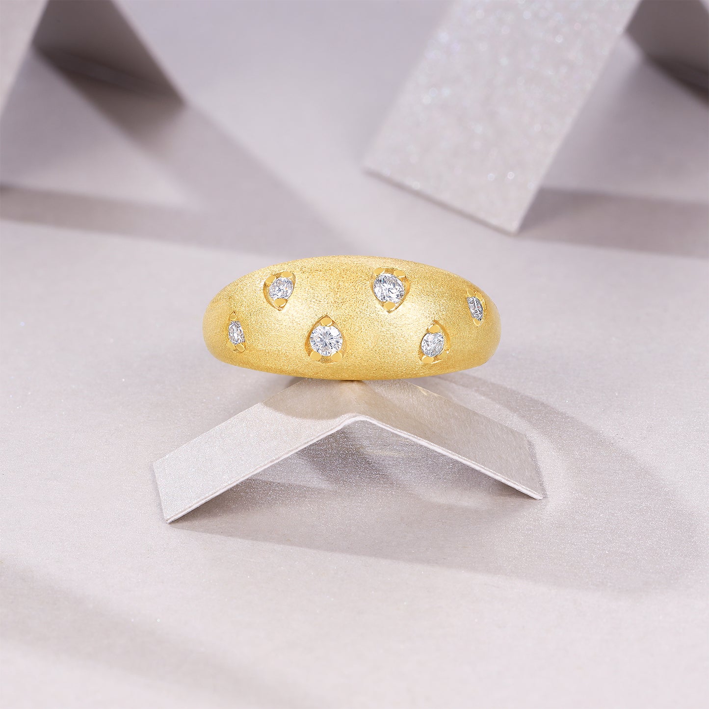 Engraved With Top-quality Moissanite, This Luxurious And Fashionable Minimalist Jewelry Set Features Silver Pieces Electroplated With Gold.
