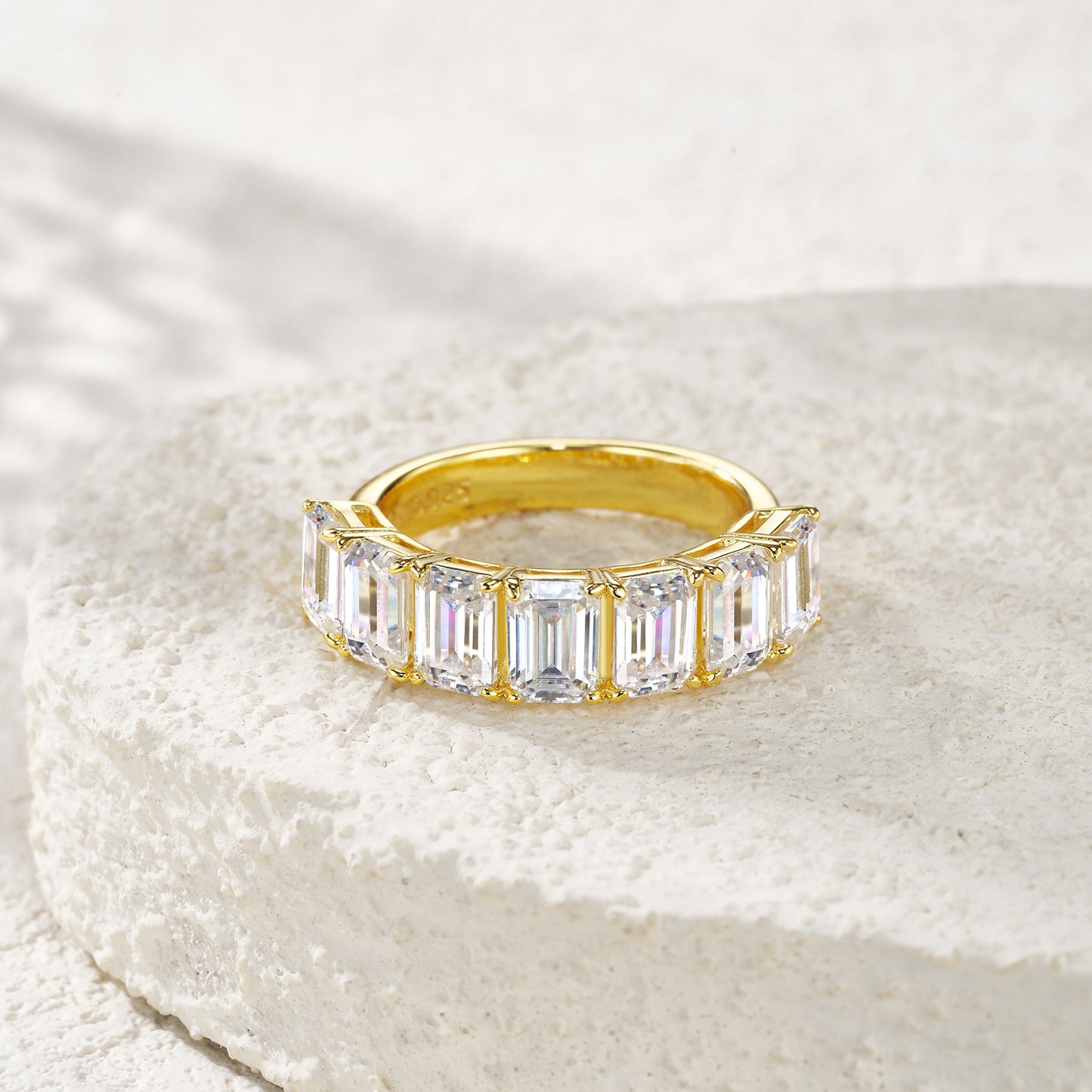 Engraved With Top-quality Moissanite, This Luxurious And Fashionable Minimalist Jewelry Set Features Silver Pieces Electroplated With Gold.
