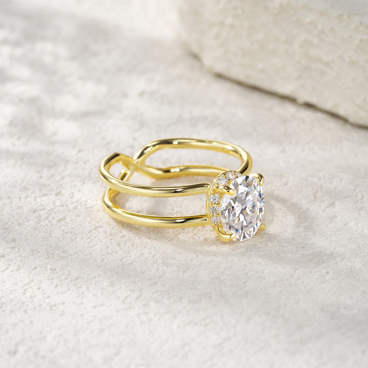 Engraved With Top-quality Moissanite, This Luxurious And Fashionable Minimalist Jewelry Set Features Silver Pieces Electroplated With Gold.