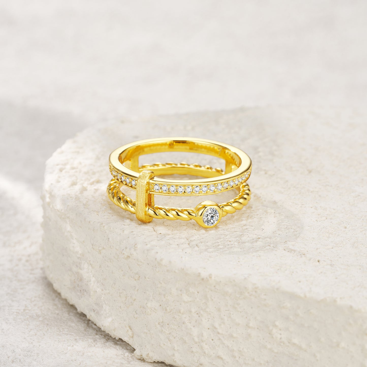 Engraved With Top-quality Moissanite, This Luxurious And Fashionable Minimalist Jewelry Set Features Silver Pieces Electroplated With Gold.