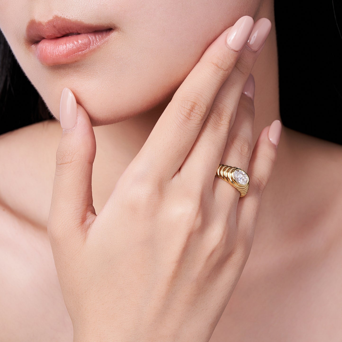 Engraved With Top-quality Moissanite, This Luxurious And Fashionable Minimalist Jewelry Set Features Silver Pieces Electroplated With Gold.