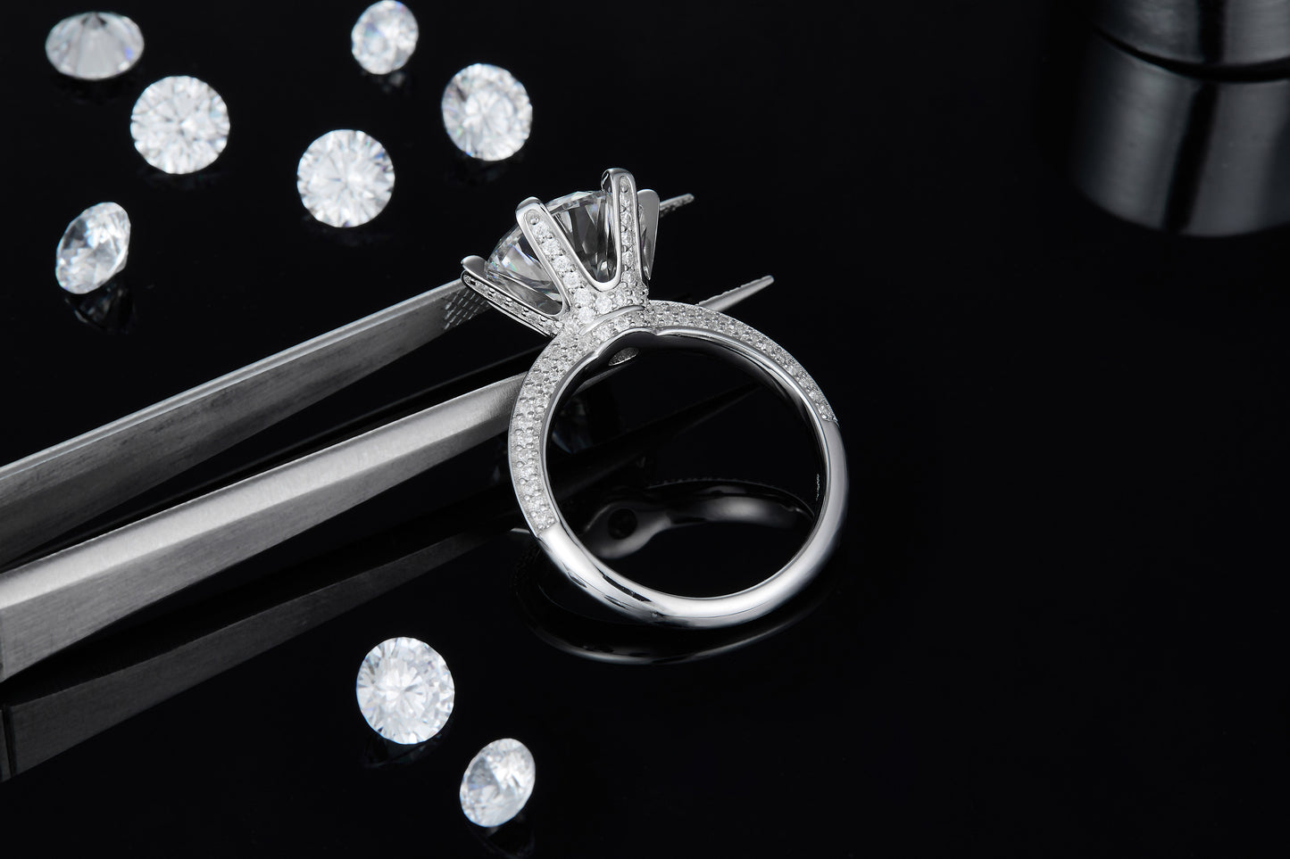 A 5-carat Luxury And Fashionable Light Luxury Jewelry Silver Ring Set With Top-quality Moissanite, S925 Silver Plated With Platinum