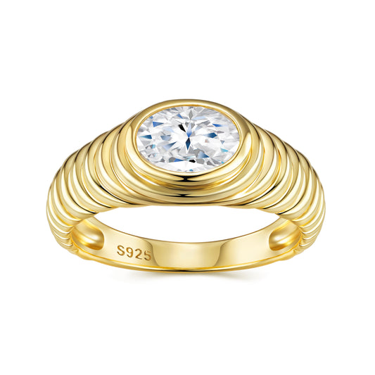 Engraved With Top-quality Moissanite, This Luxurious And Fashionable Minimalist Jewelry Set Features Silver Pieces Electroplated With Gold.