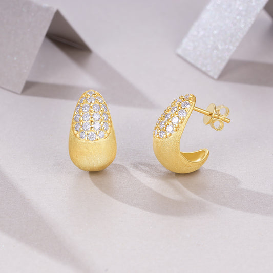 A Luxurious And Fashionable Minimalist Jewelry Earring Set Featuring Top-quality Moissanite Stones, Made Of S925 Silver Electroplated With Gold.