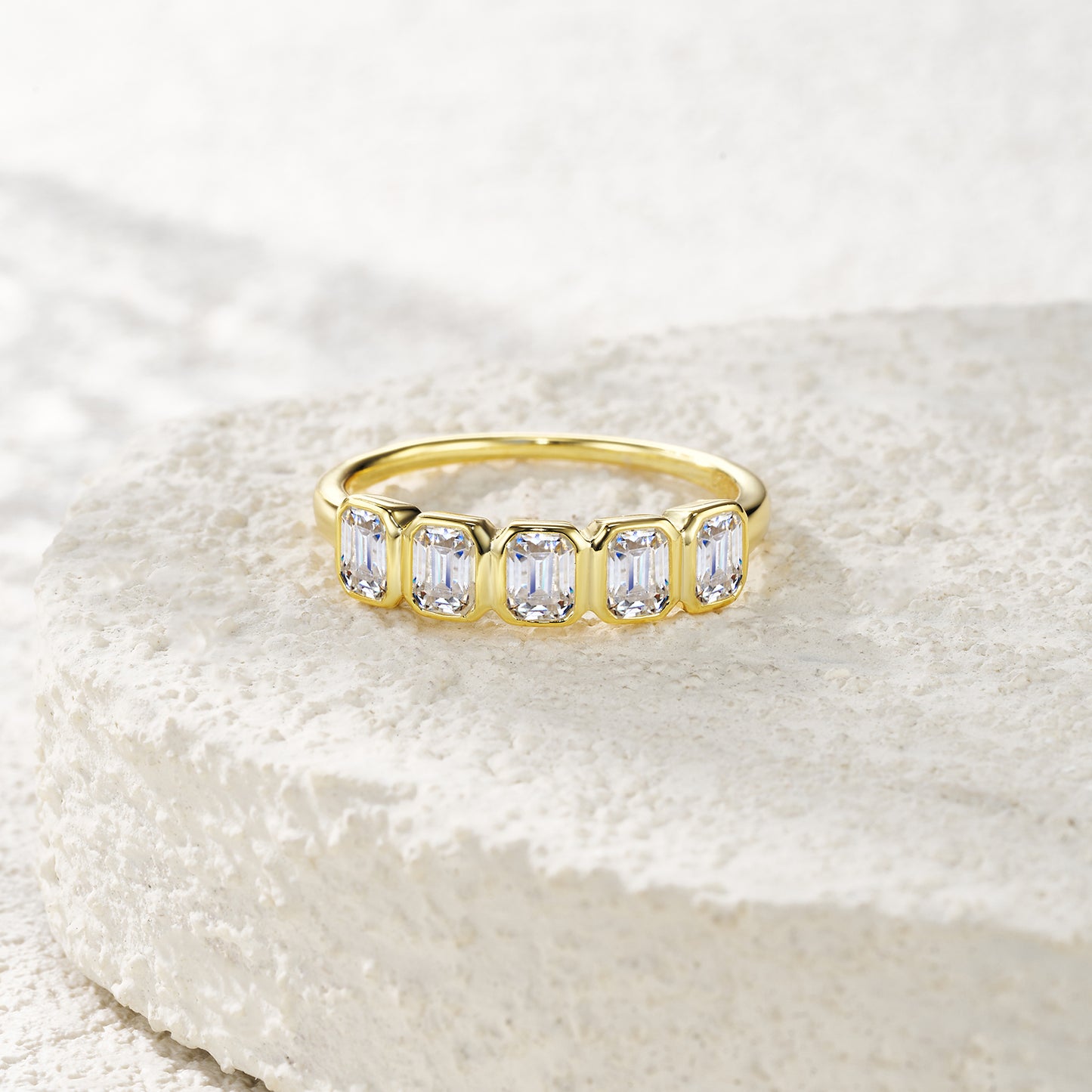 Engraved With Top-quality Moissanite, This Luxurious And Fashionable Minimalist Jewelry Set Features Silver Pieces Electroplated With Gold.